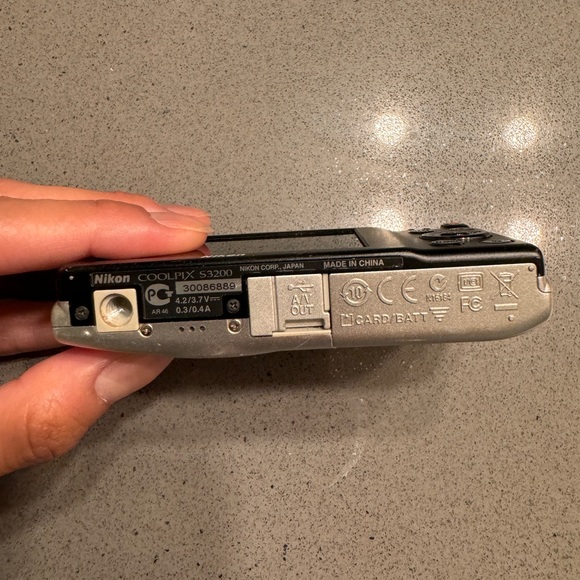 Nikon Coolpix S3200 Compact Digital Camera - Picture 7 of 9